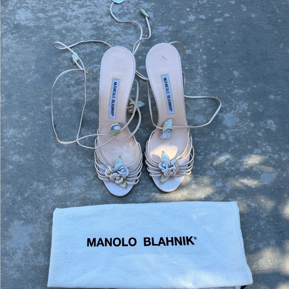 Manolo blahnik rosette leather flower strap heel mules 37